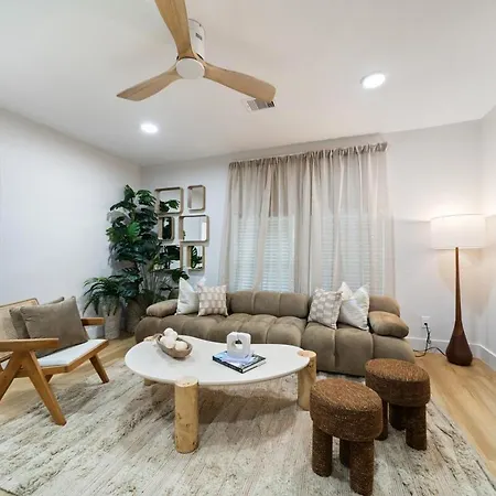 Mediterranean Villa #5 At East Downtown